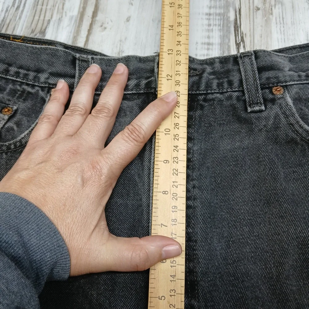 Vintage Levis 550 Relaxed Fit Black Jeans Men W40 L30 Made in Canada Tapered Leg